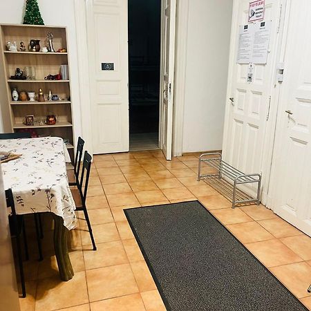 Ejjeli Majom Hostel Budapeşte Dış mekan fotoğraf